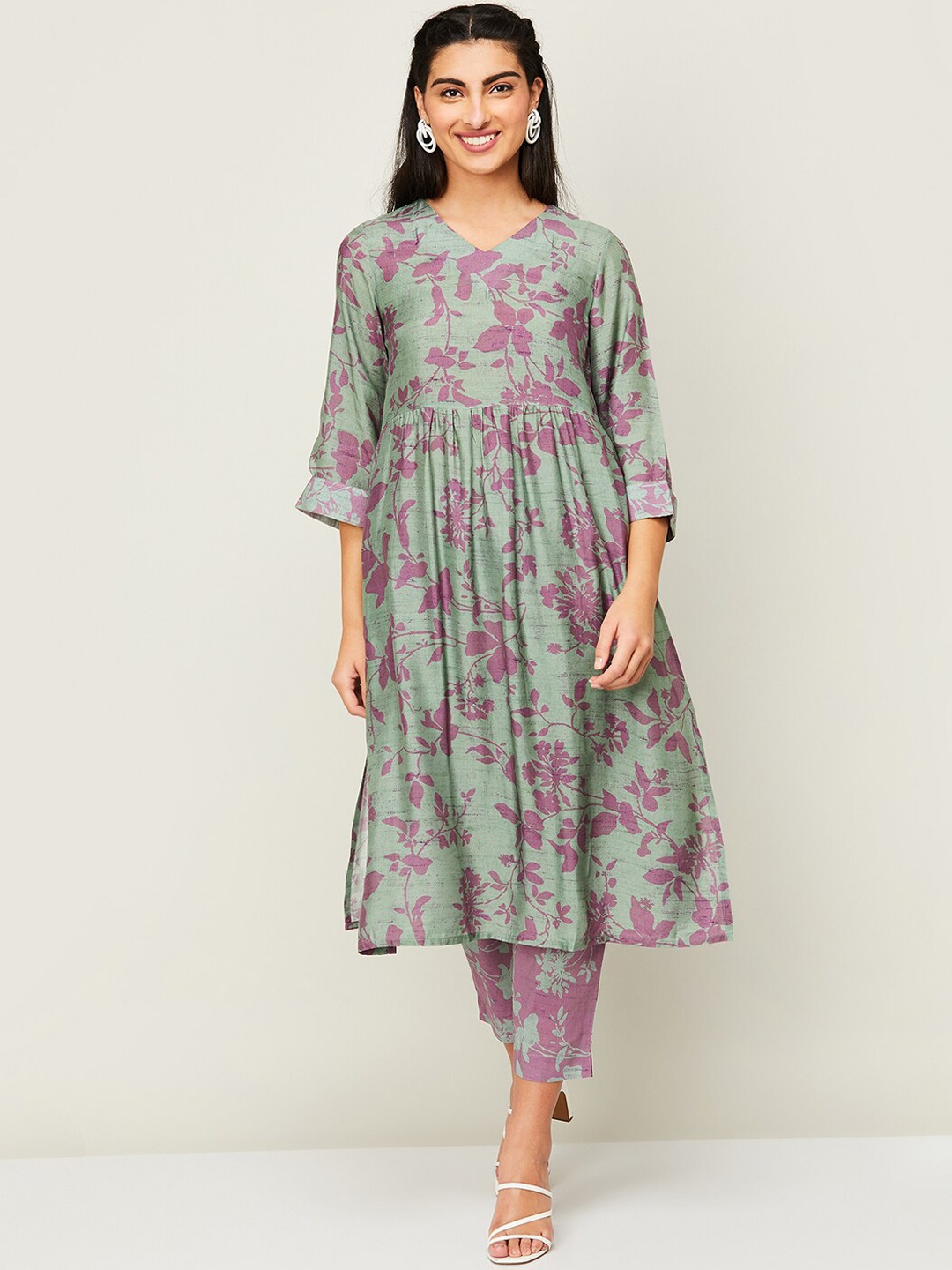 

Melange by Lifestyle Floral Printed V Neck Empire Kurta With Trousers, Green