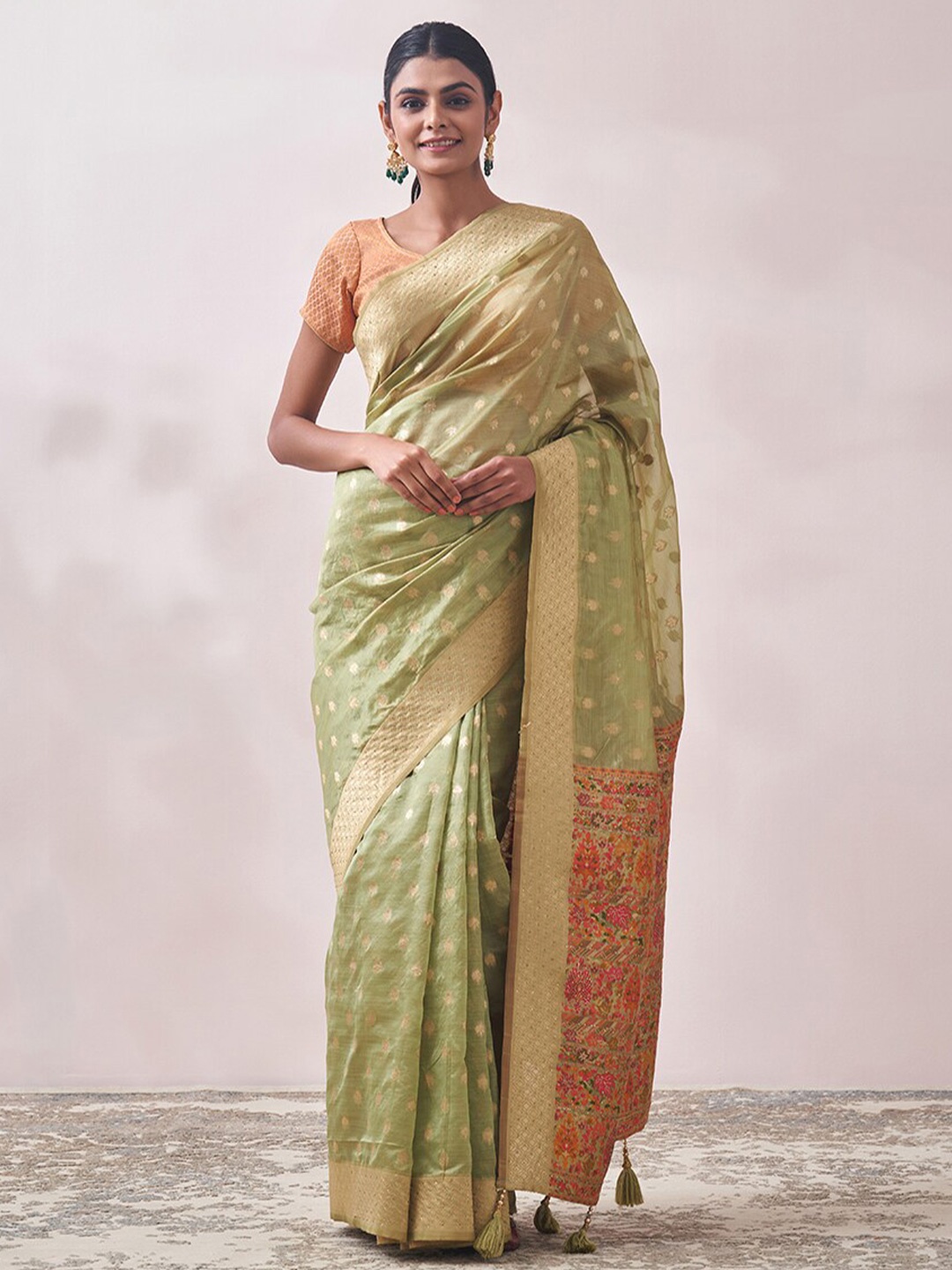 

MOHEY Ethnic Motifs Woven Design Zari Saree, Green