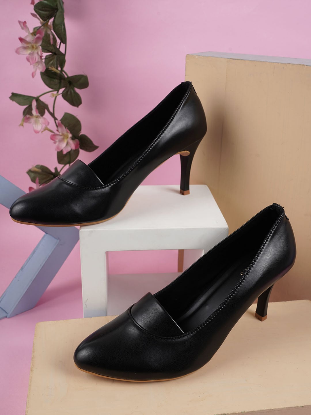 

ICONICS Pointed Toe Slim Heel Pumps, Black