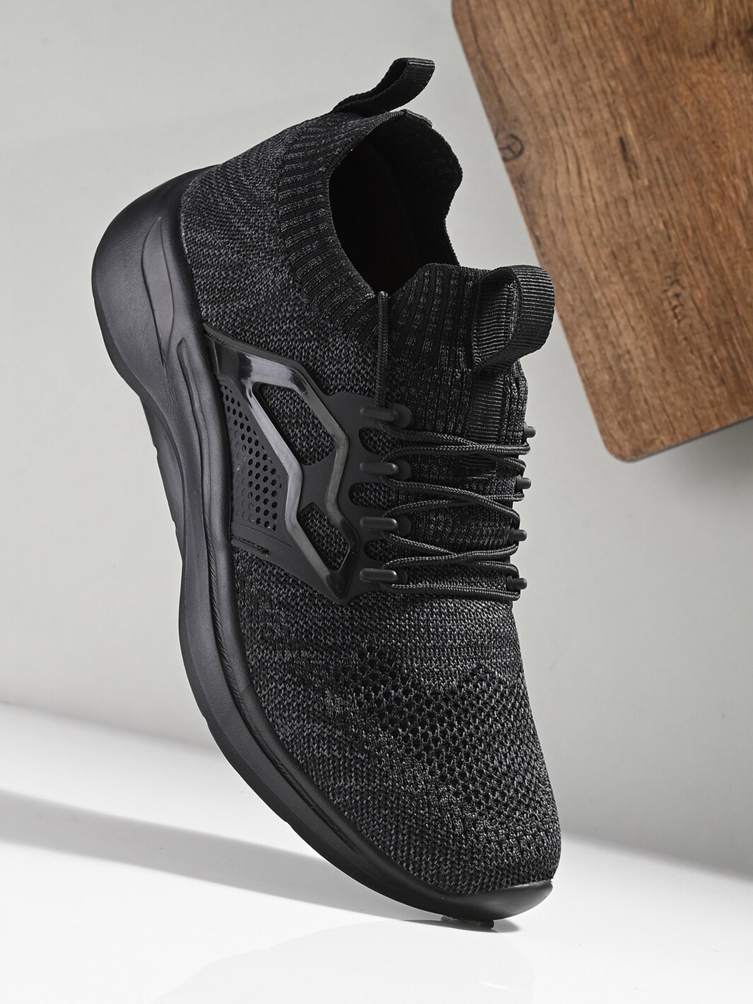 

HRX by Hrithik Roshan Men Mesh Knit Non-Marking Walking Sport Shoes, Black
