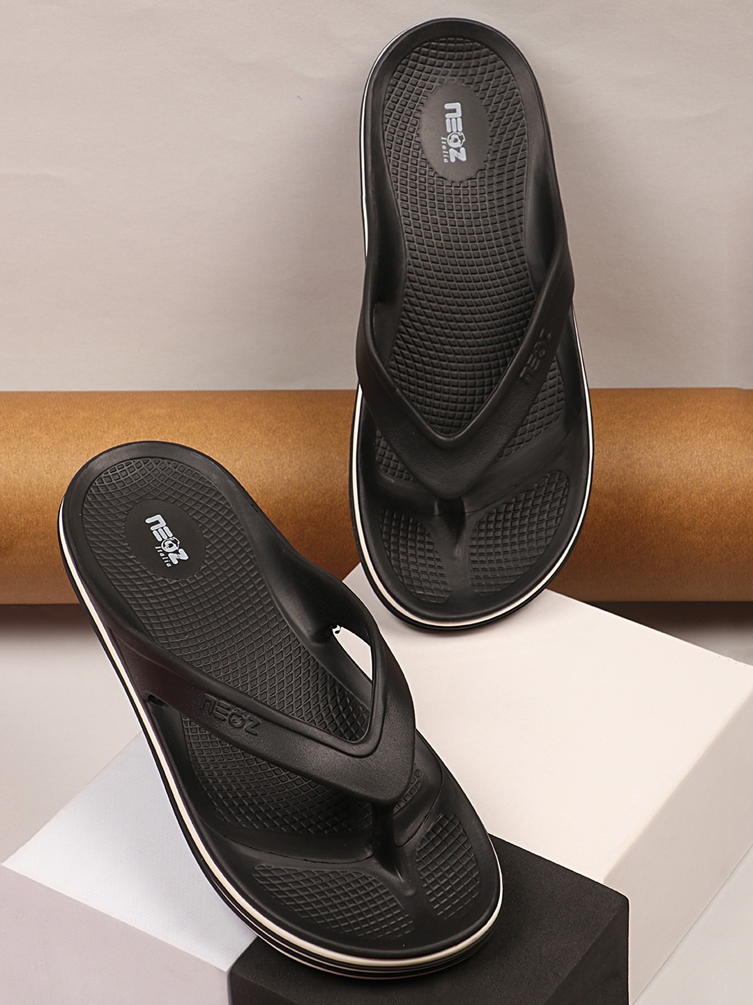 

NEOZ Women Rubber Thong Flip-Flops, Black