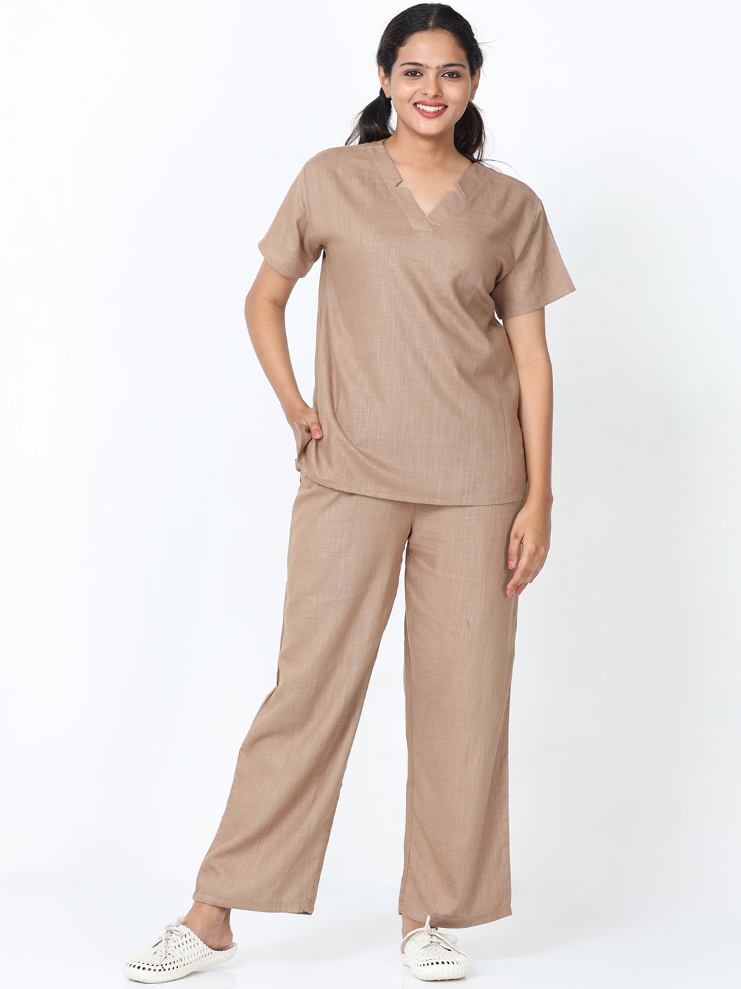 

9shines Label V-Neck Cotton Linen Night Suit, Brown