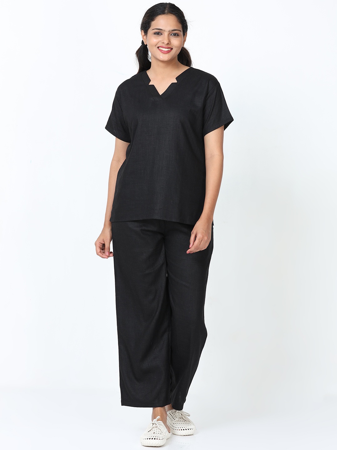 

9shines Label V-Neck Cotton Linen Night Suit, Black