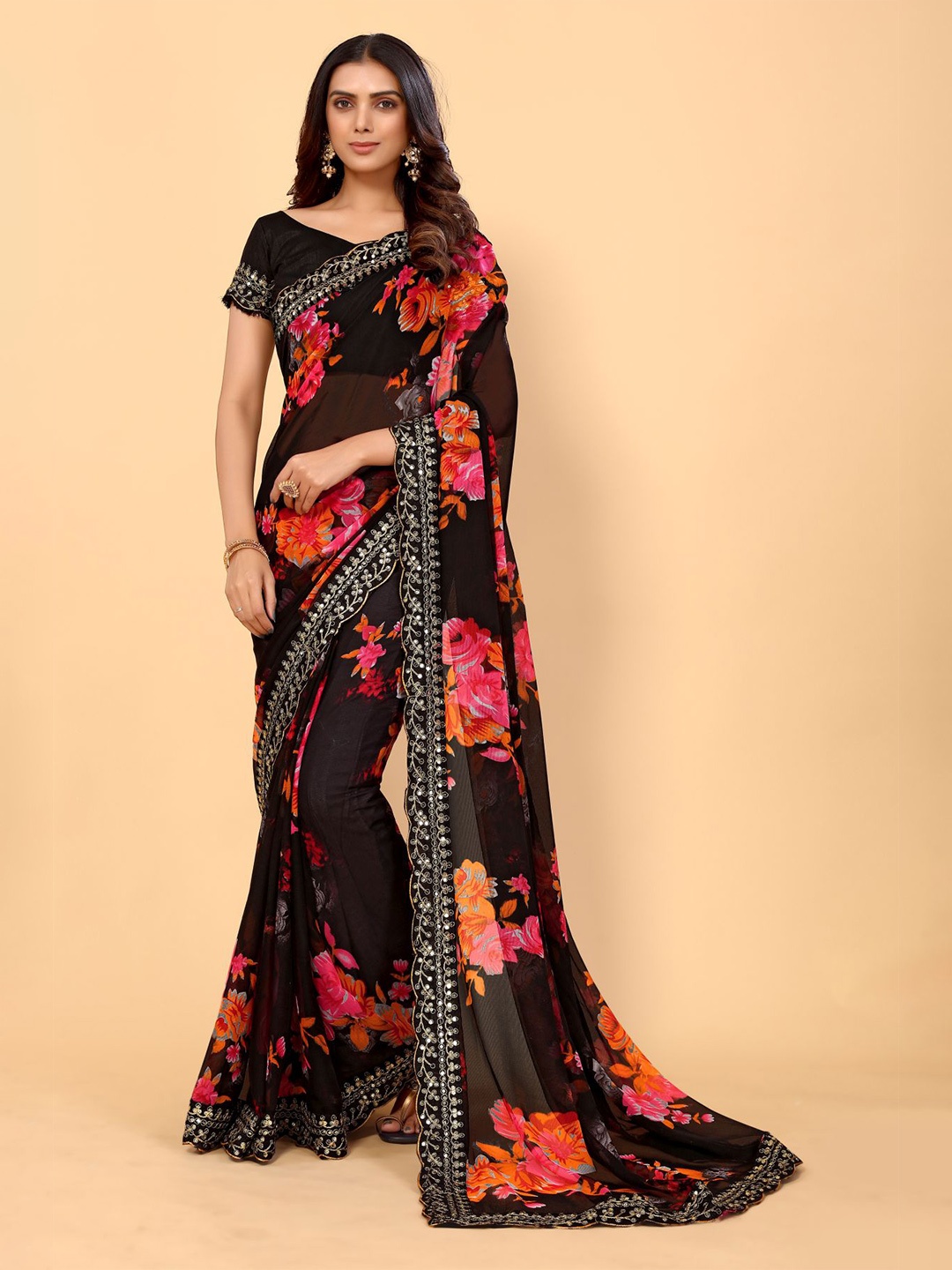 

AVANSHEE Floral Embroidered Saree, Black