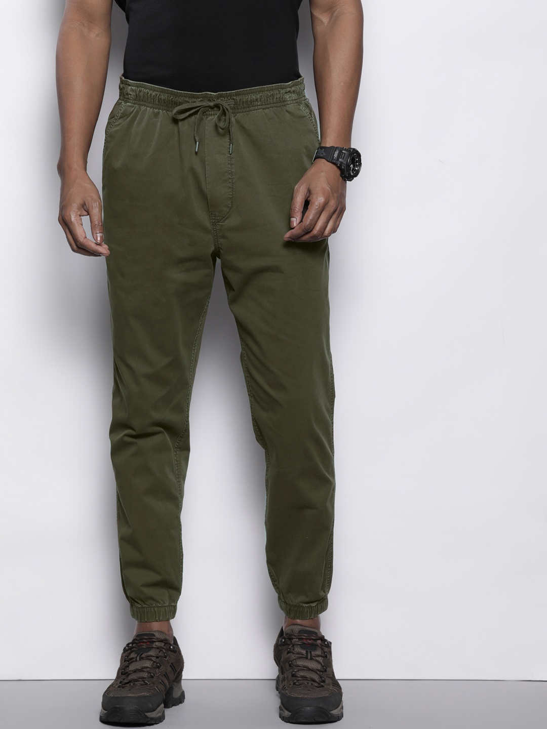 

AMERICAN EAGLE OUTFITTERS Men Relaxed Tapered Fit Joggers, Olive