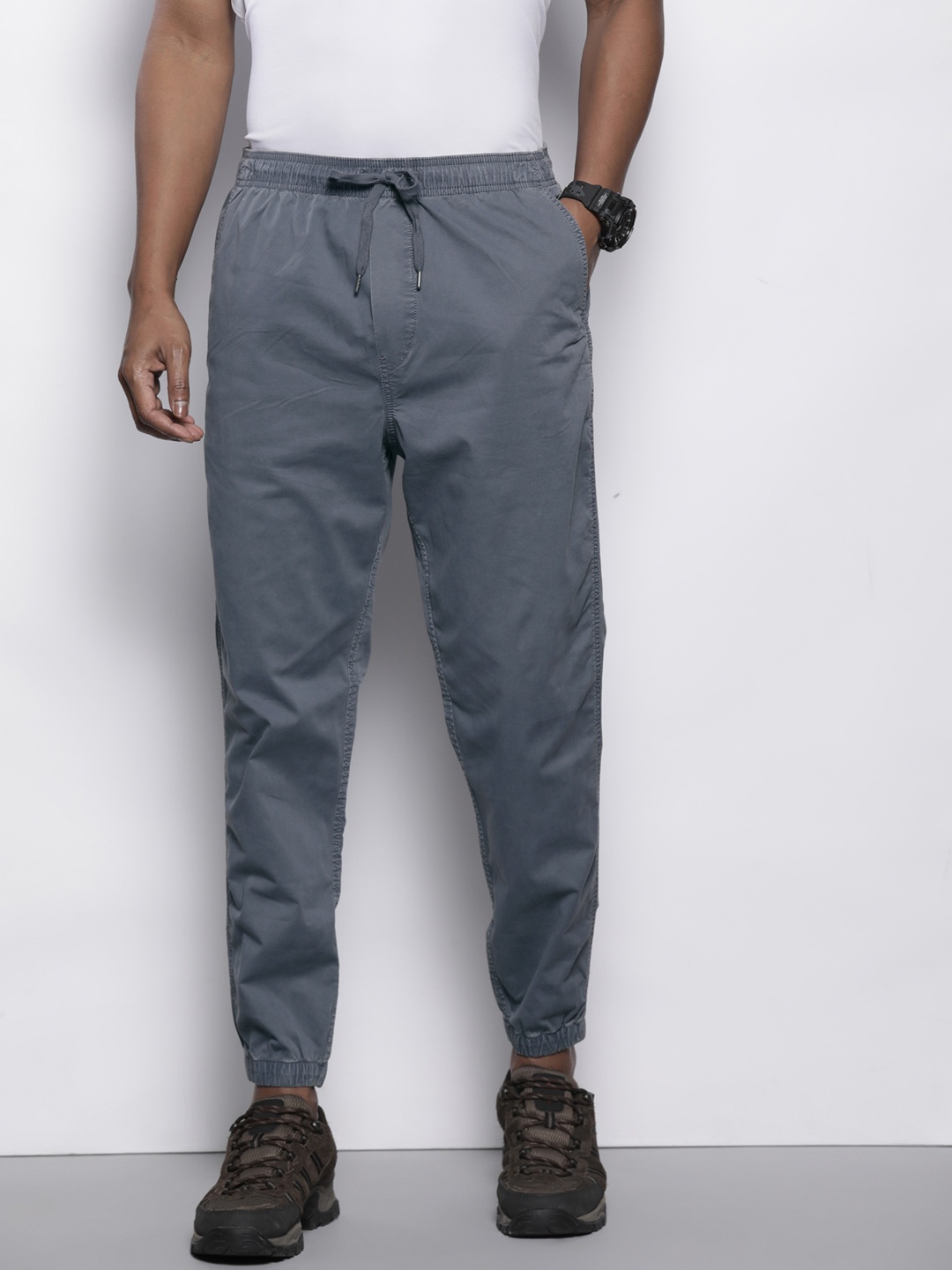 

AMERICAN EAGLE OUTFITTERS Men Relaxed Tapered Fit Joggers, Grey