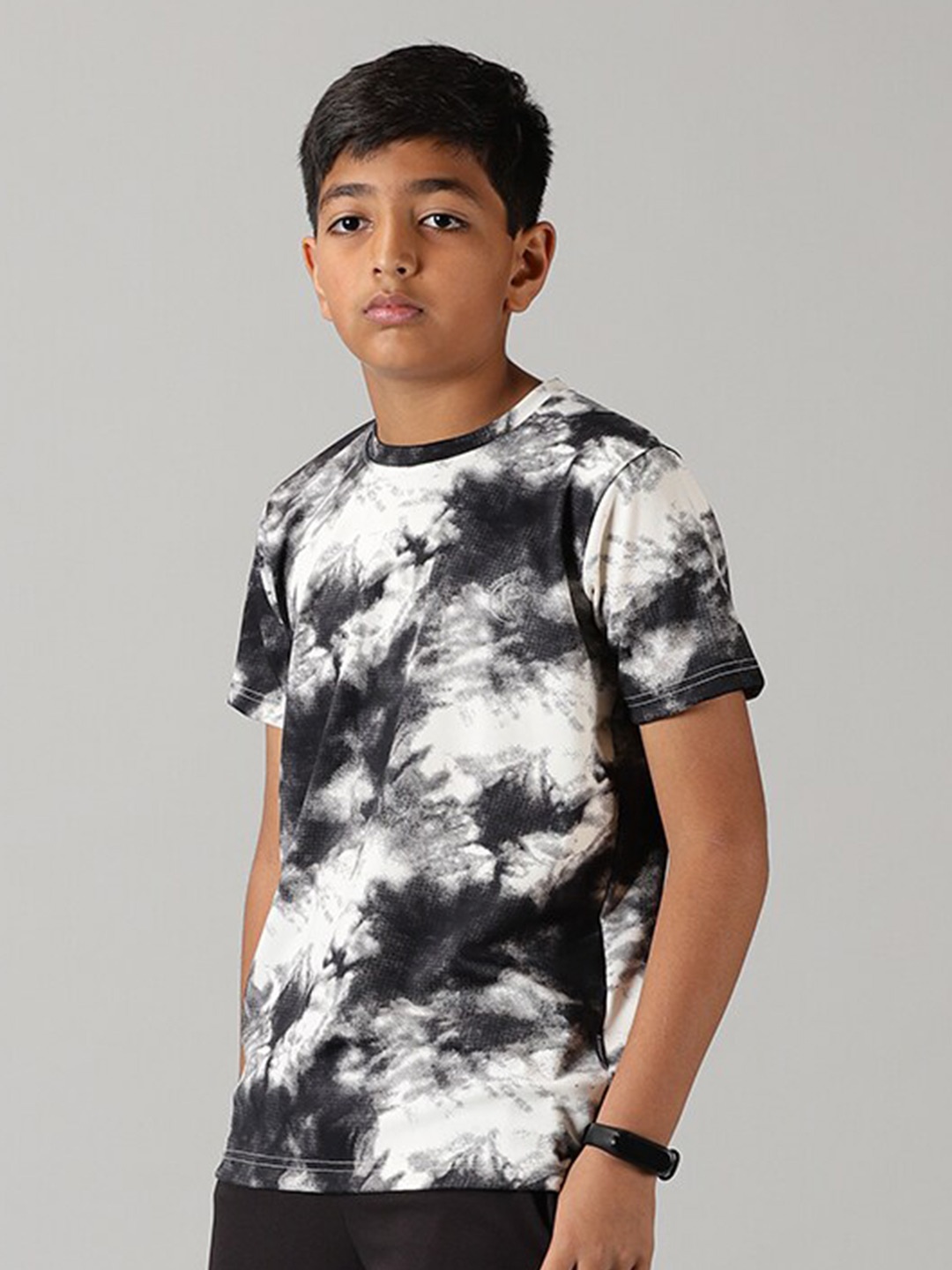 

KiddoPanti Boys Tie And Dye T-shirt, White