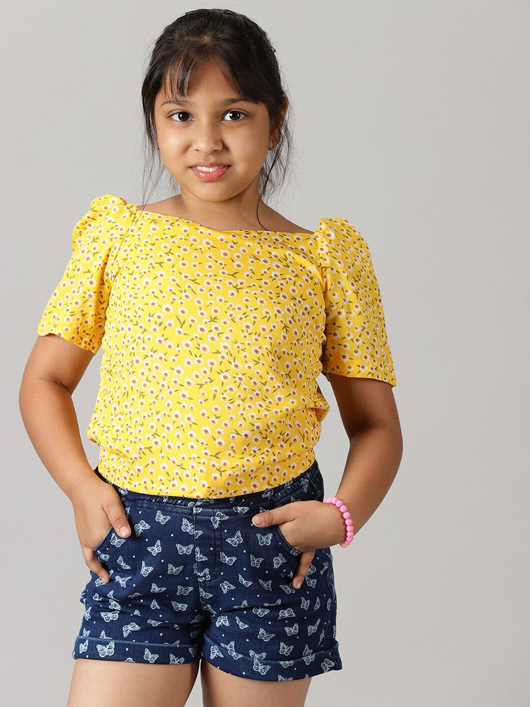 

KiddoPanti Girls Printed Top With Shorts, Yellow