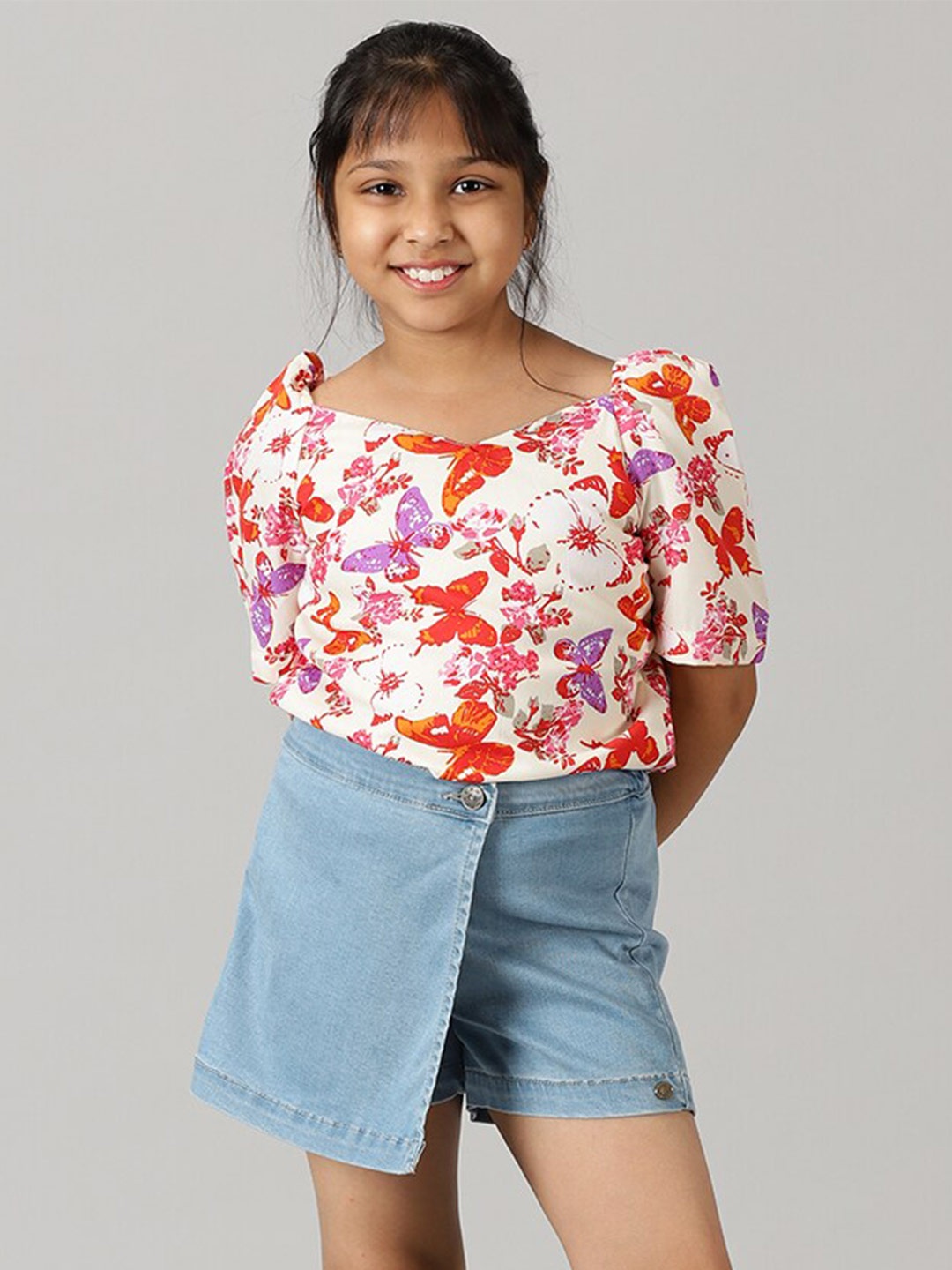 

KiddoPanti Girls Printed Puff Sleeves Top with Shorts, Cream