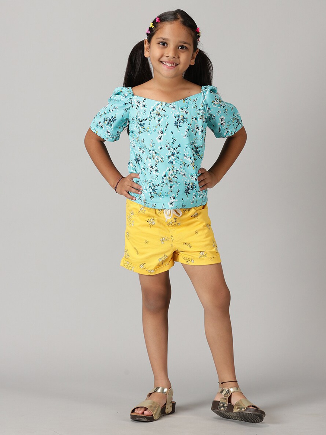 

KiddoPanti Girls Printed Top With Shorts, Blue