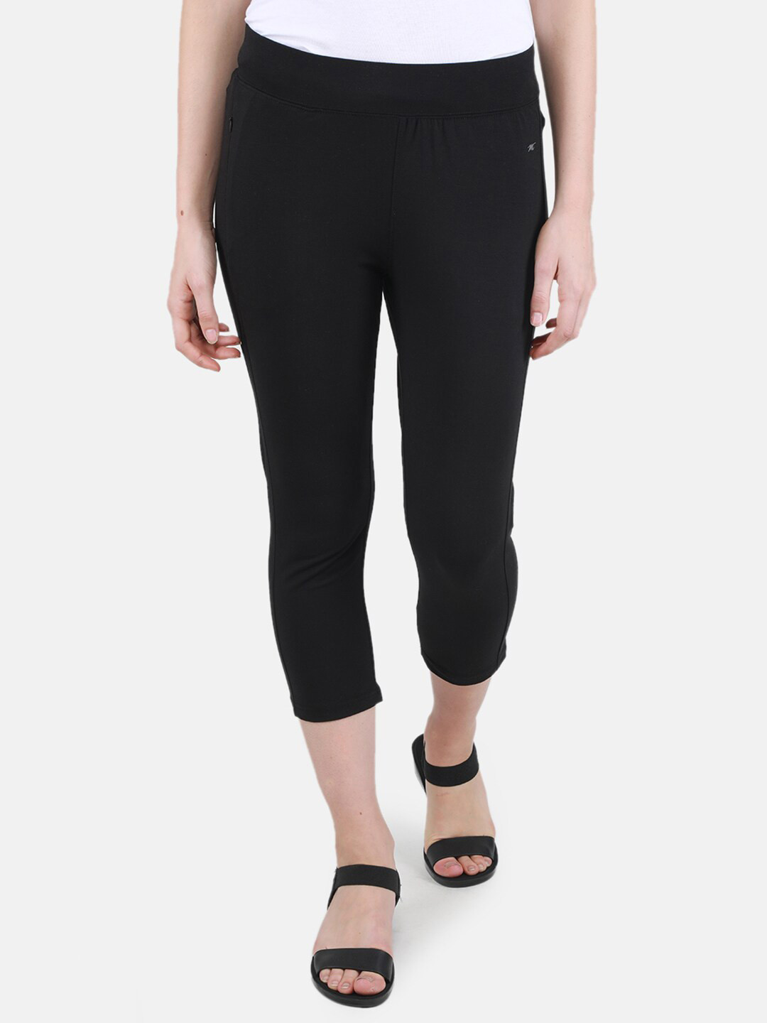 

Monte Carlo Women Low-Rise Regular Fit Capris, Black