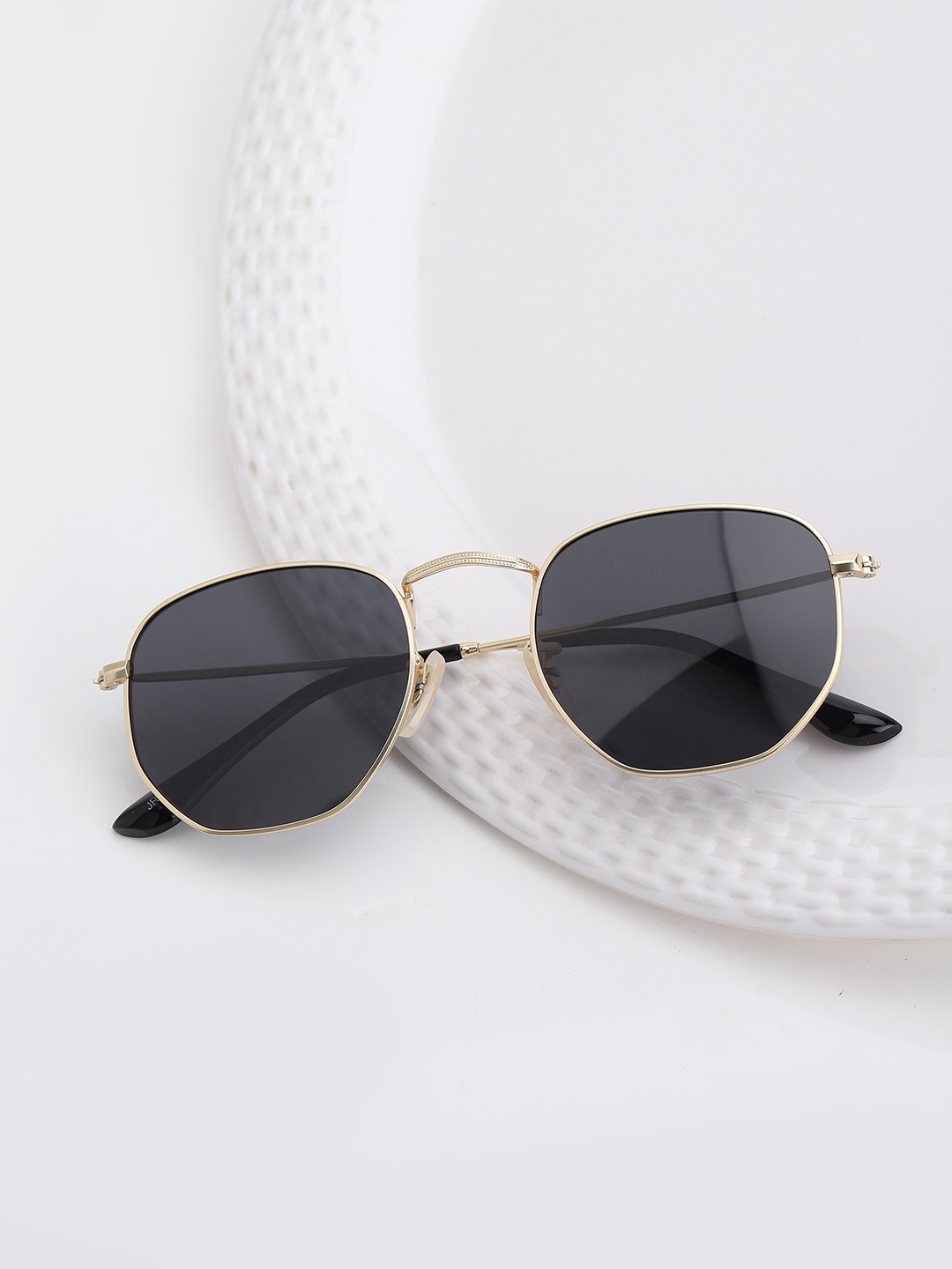 

Carlton London Women Rectangle Sunglasses With UV Protected Lens CLSW227, Gold