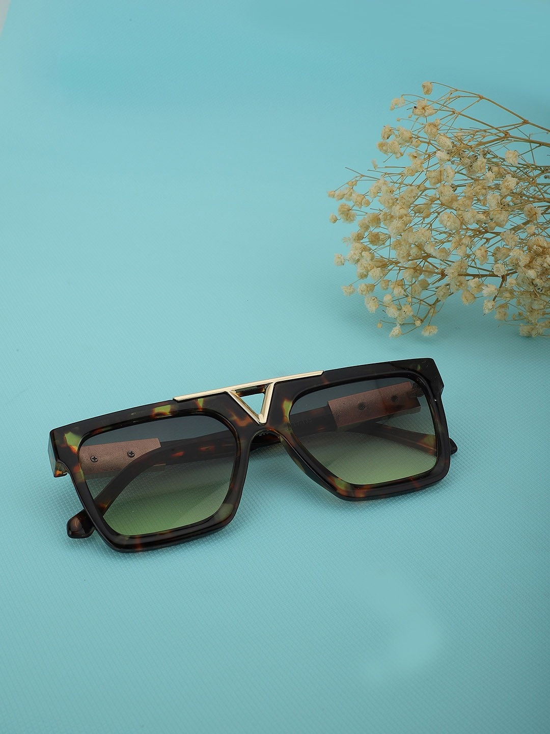 

Carlton London Women Wayfarer Sunglasses With UV Protected Lens CLSW217, Multi