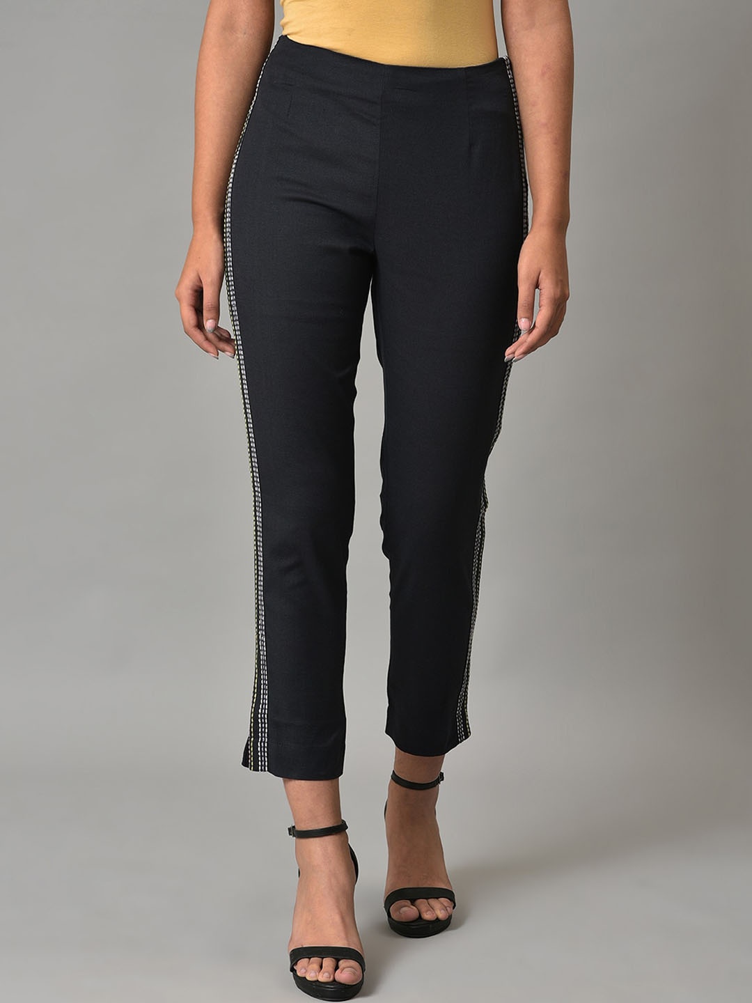 

W Women Mid-Rise Regular Fit Cotton Trousers, Black