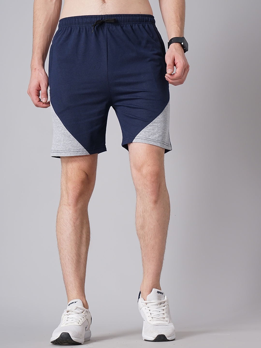 MADSTO Men Colourblocked Slim Fit Sports Shorts, Navy blue