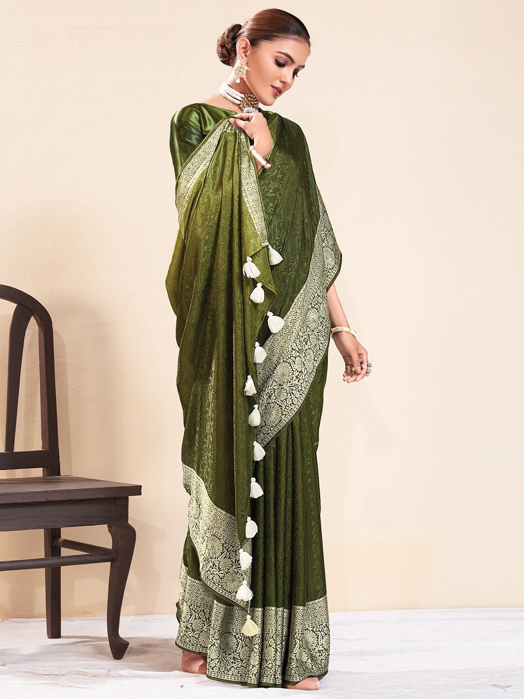 

Saree mall Floral Woven Design Zari Sungudi Sarees, Green
