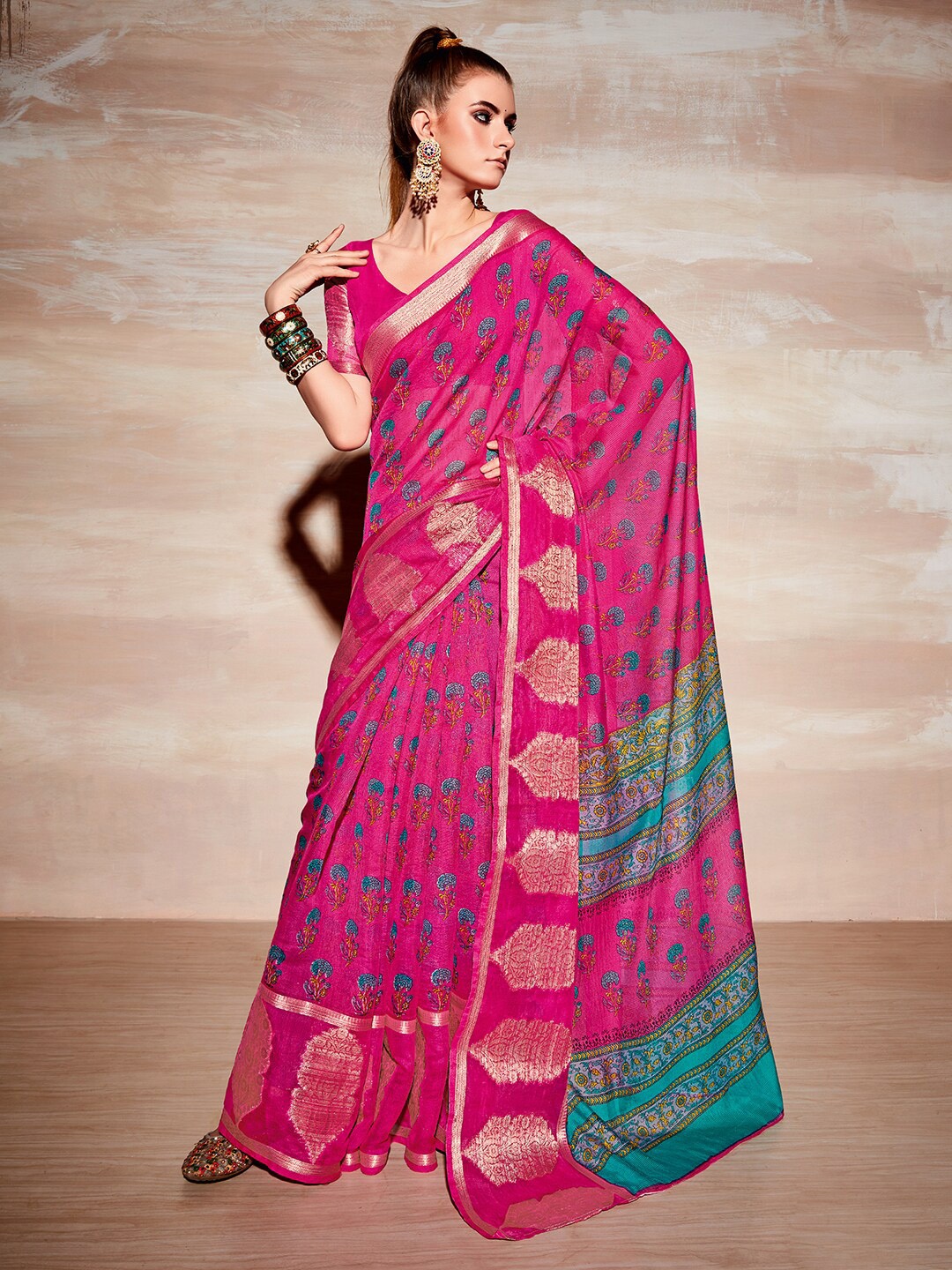

Saree mall Floral Printed Zari Sungudi Sarees, Pink