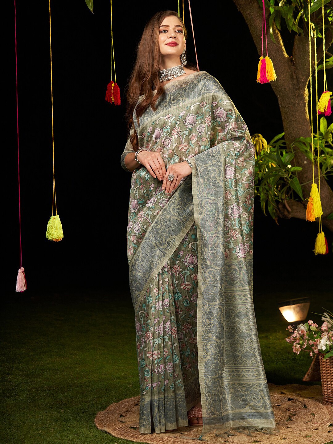 

Saree mall Floral Silk Blend Dabu Sarees, Olive