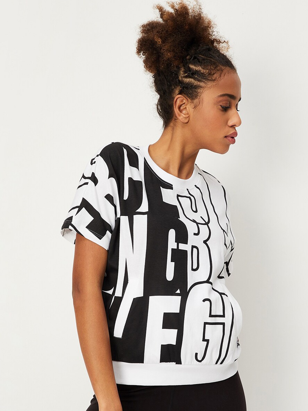 

max Typography Printed T-shirt, White