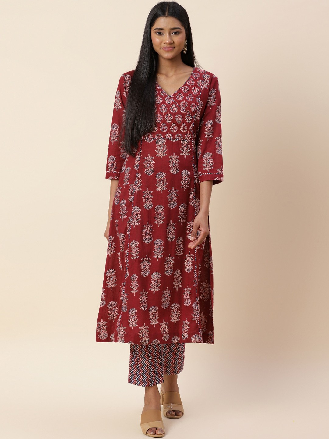 

Meena Bazaar Floral Printed V-Neck Panelled A-Line Kurta with Trousers, Maroon