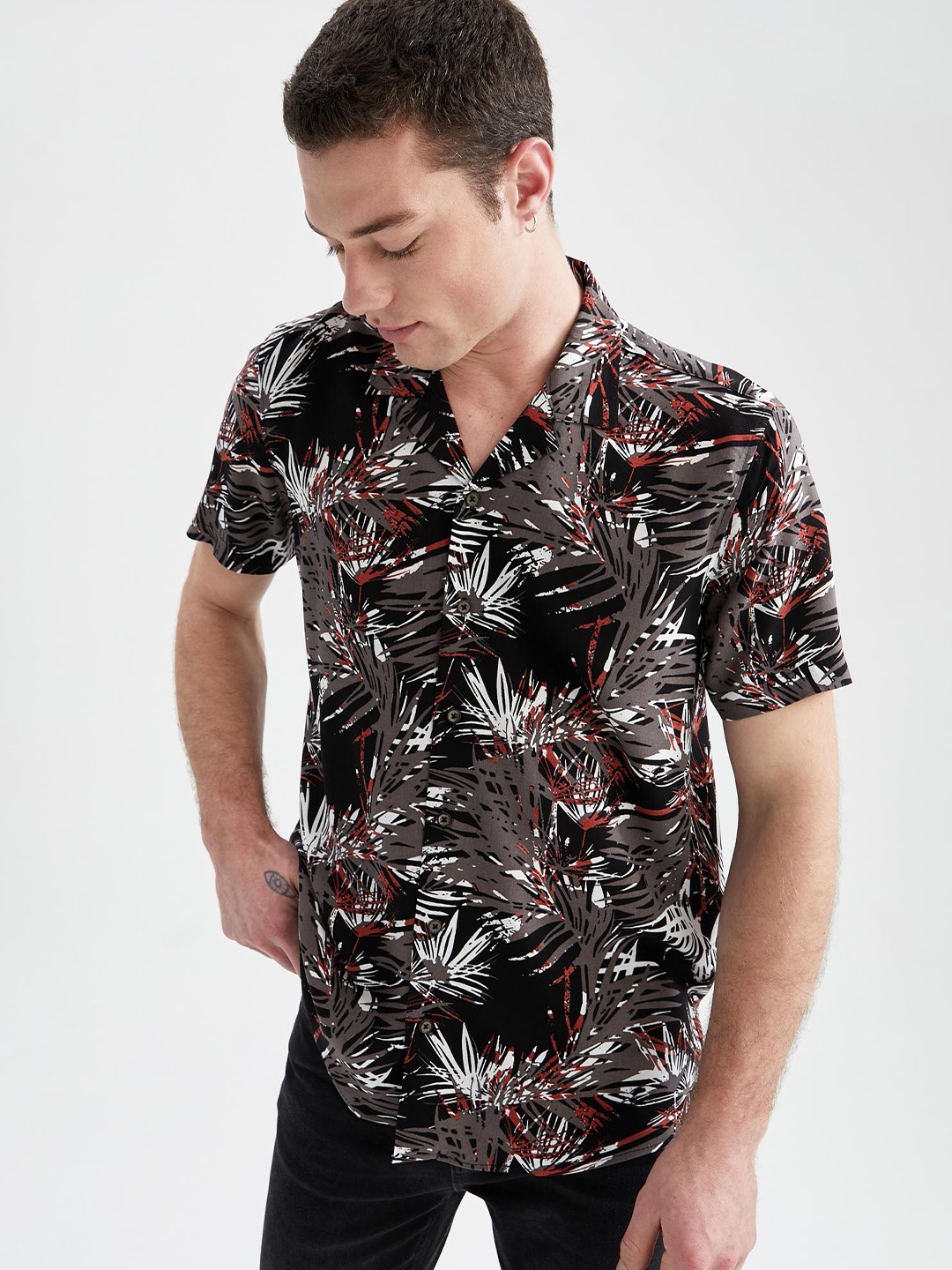 

DeFacto Spread Collar Printed Casual Shirt, Na