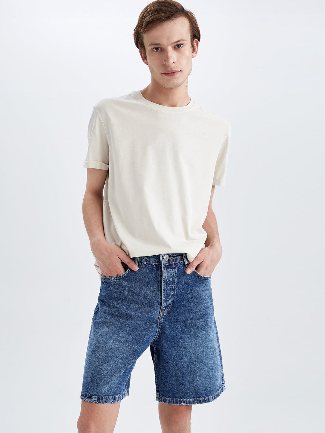 

DeFacto Men Washed Mid-Rise Pure Cotton Denim Shorts, Blue