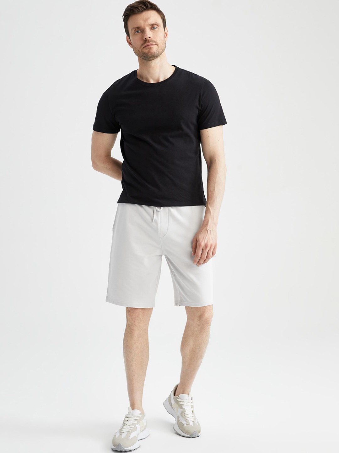 

DeFacto Men Mid-Rise Regular-Fit Shorts, Grey
