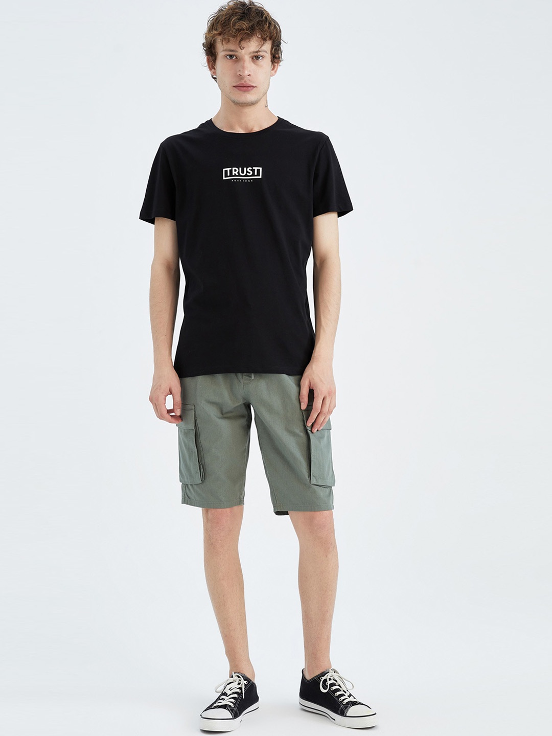 

DeFacto Men Mid-Rise Regular-Fit Pure Cotton Cargo Shorts, Green