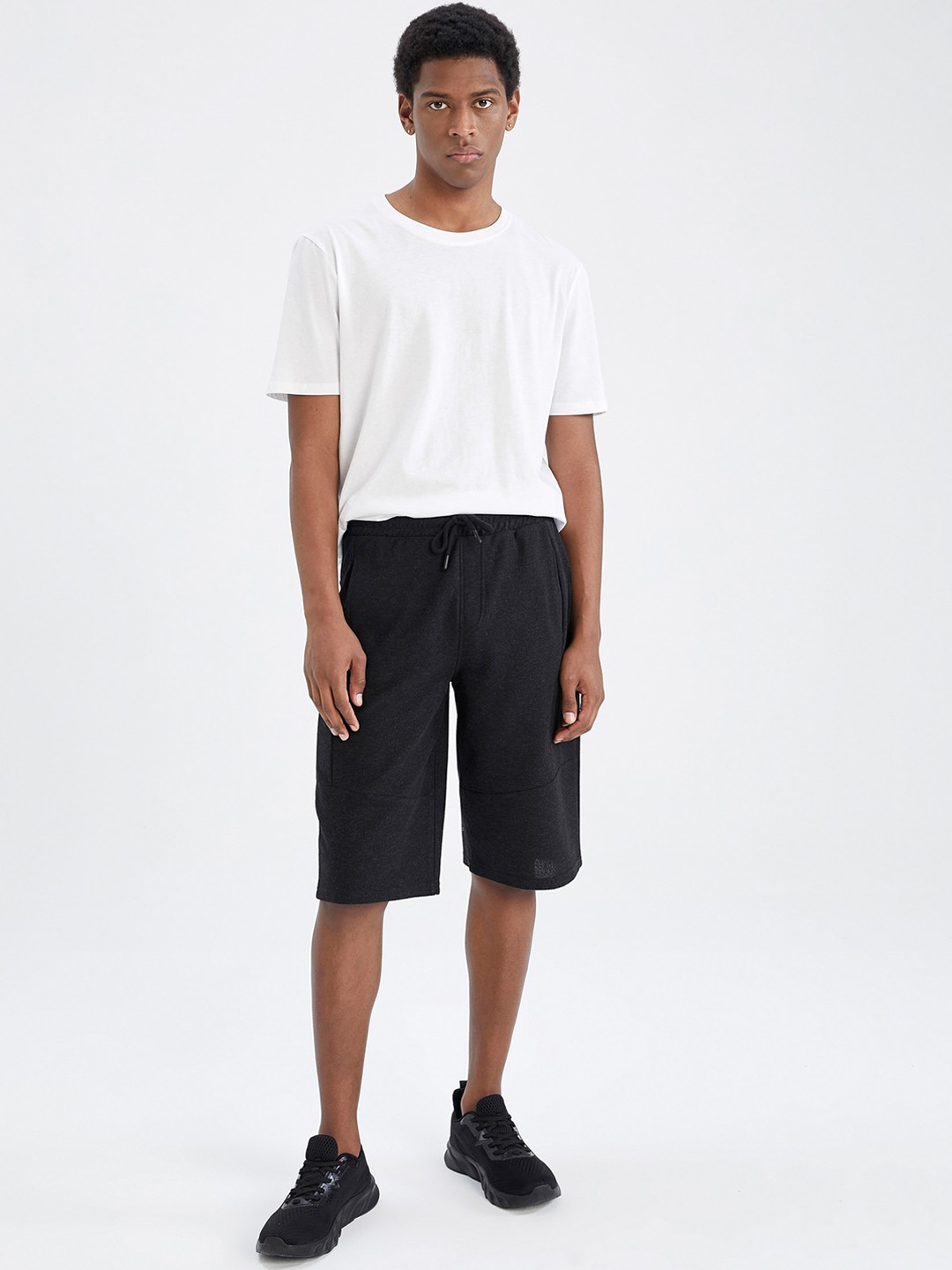 

DeFacto Men Mid-Rise Regular-Fit Shorts, Black