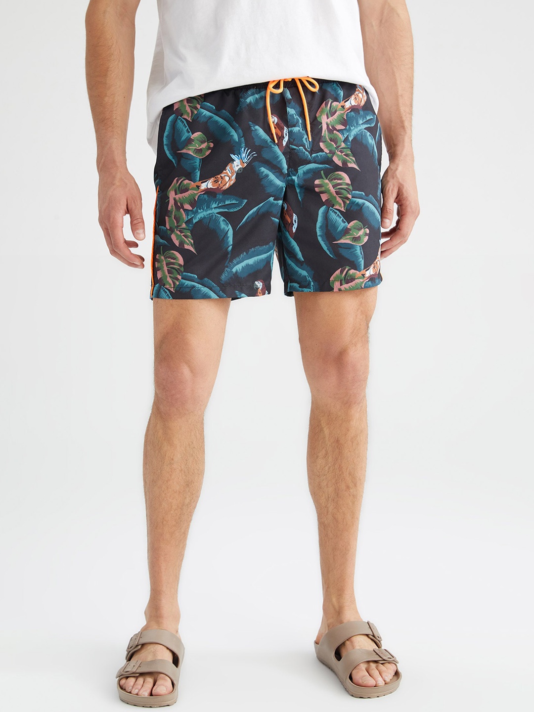 

DeFacto Men Tropical Printed Mid Rise Shorts, Black