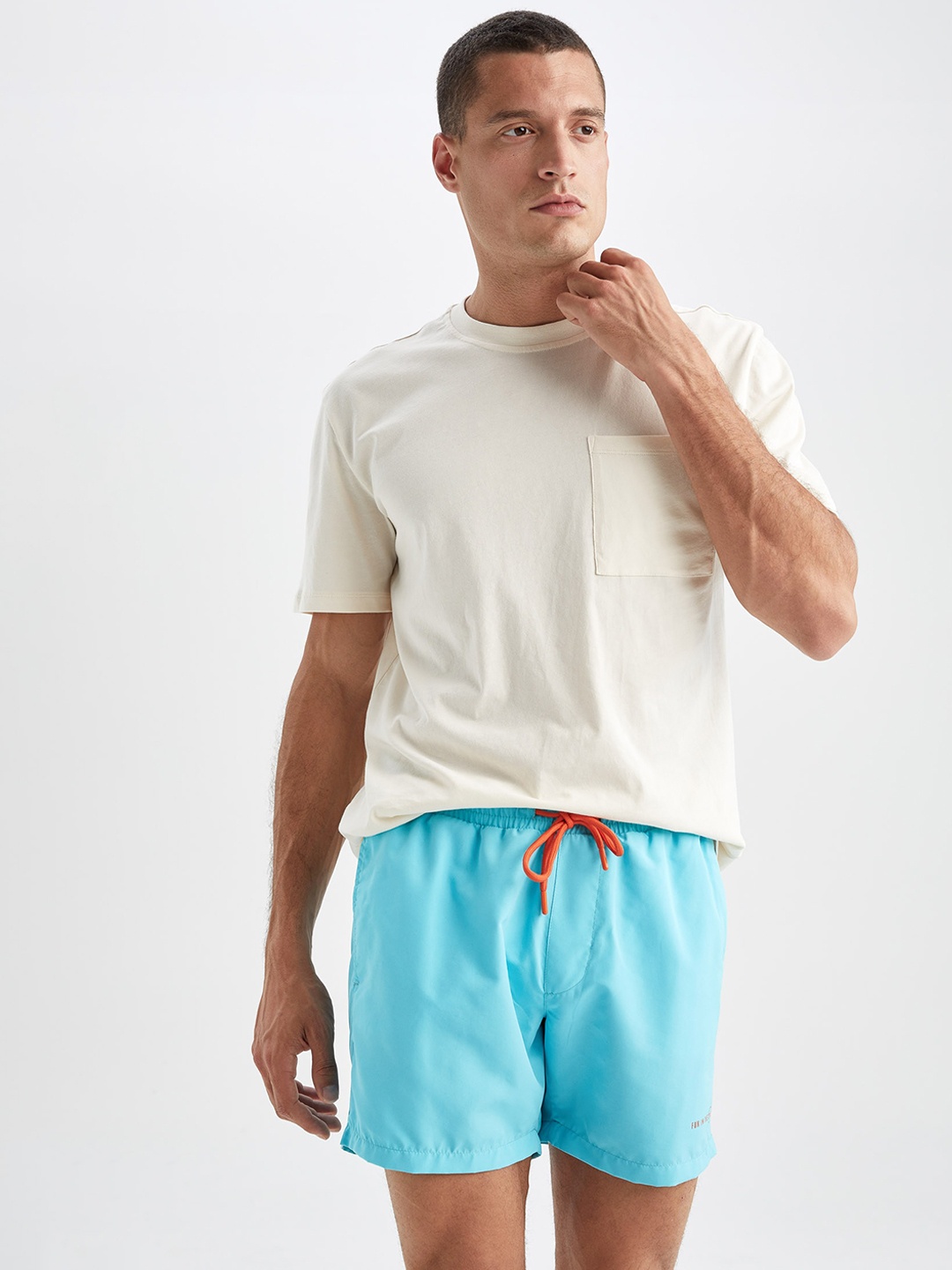 

DeFacto Men Mid Rise Above Knee Shorts, Turquoise blue