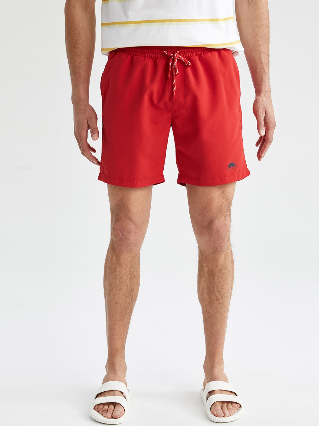 

DeFacto Men Mid-Rise Shorts, Red