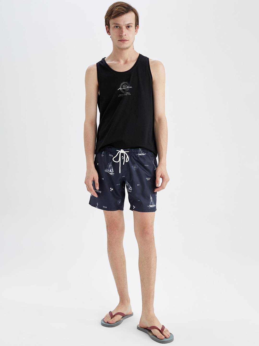 

DeFacto Men Nautical Printed Mid Rise Shorts, Navy blue