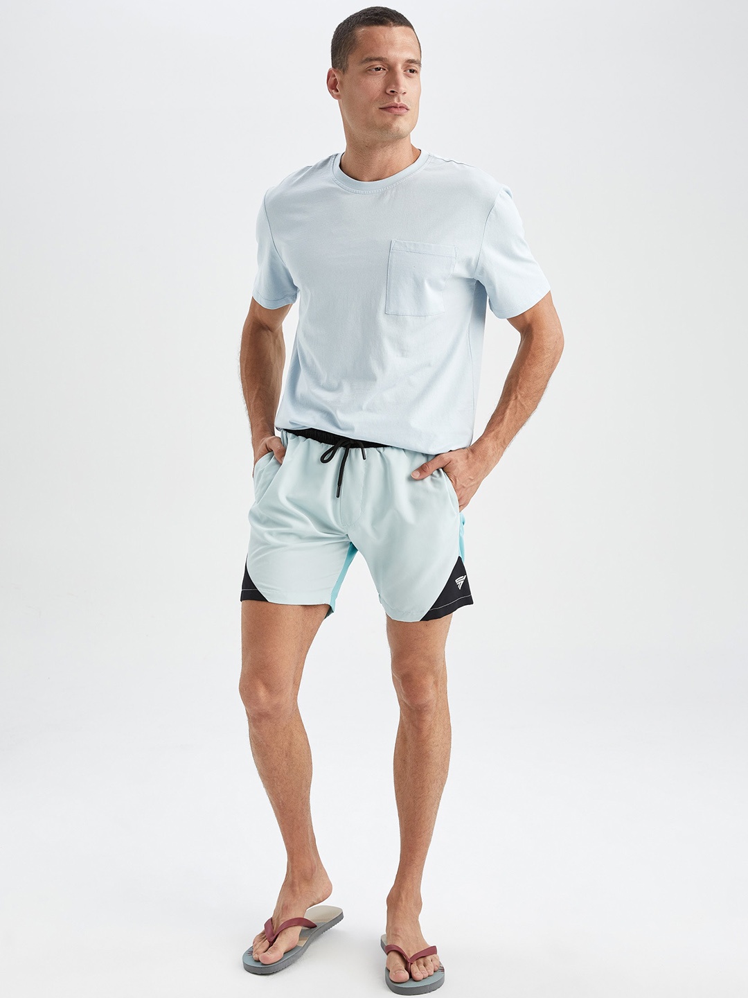 

DeFacto Men Colourblocked Mid-Rise Shorts, Blue