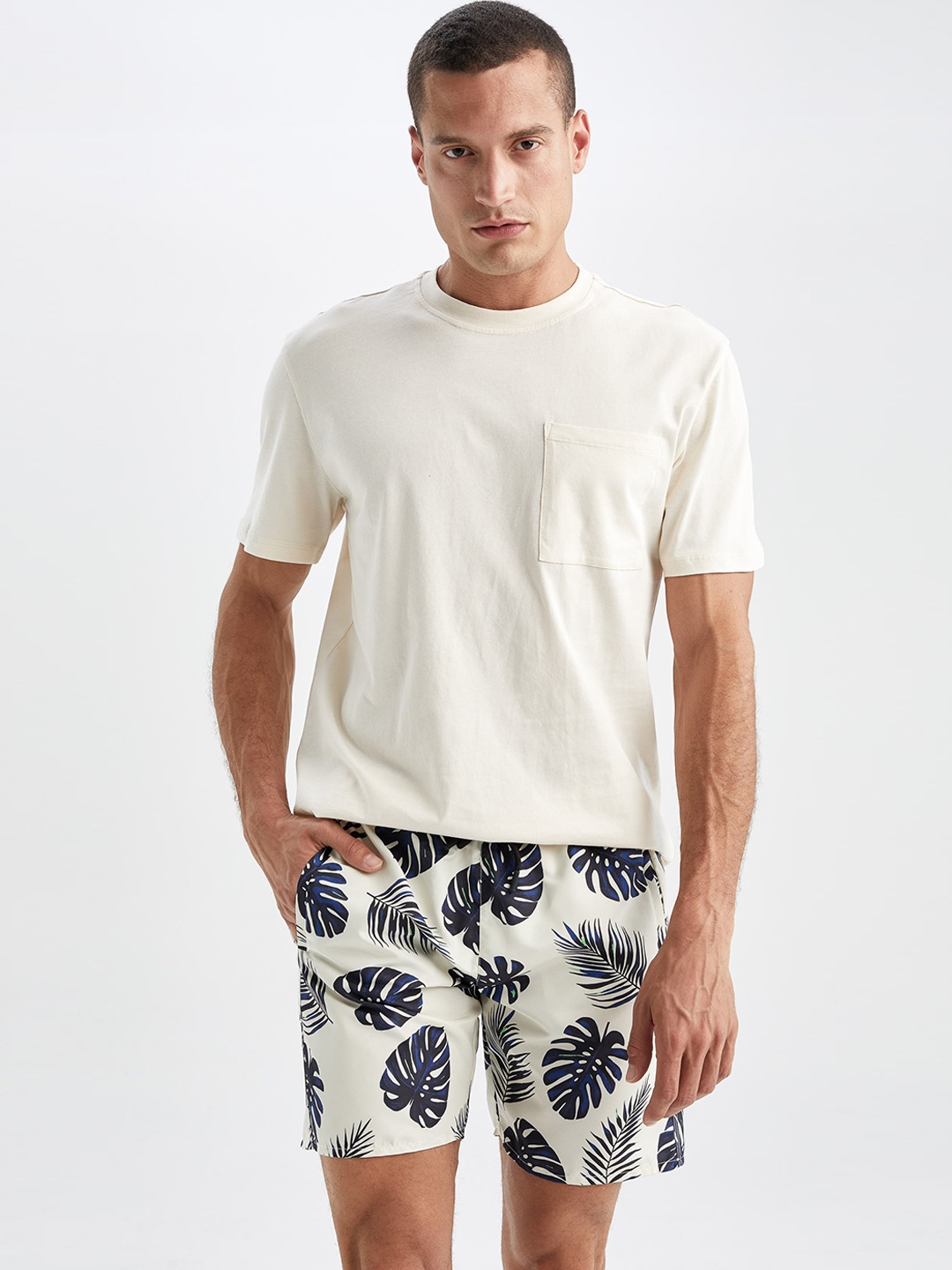 

DeFacto Men Printed Mid-Rise Shorts, White