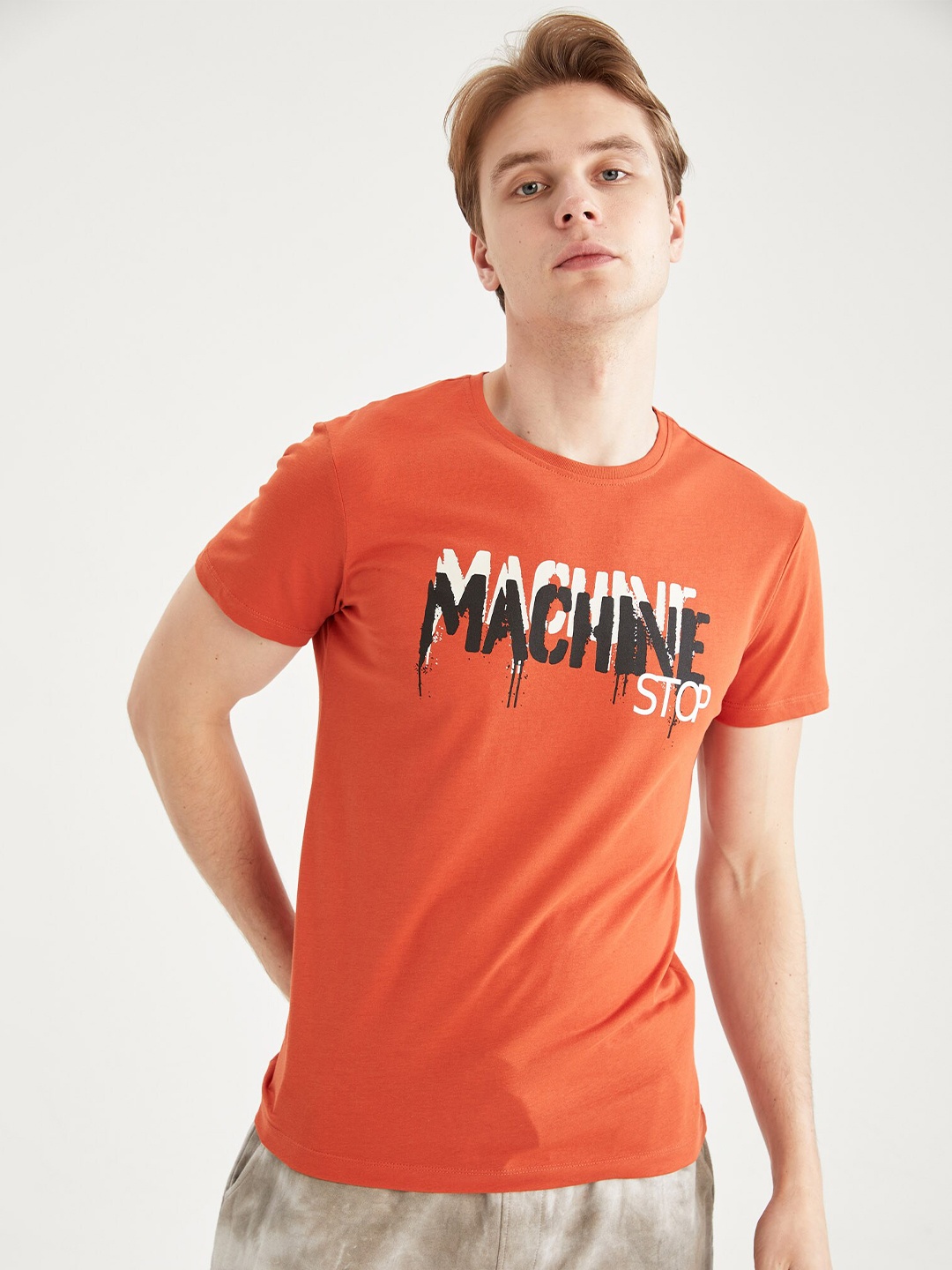 

DeFacto Raw Edge Round Neck Typography Printed Cotton T-shirt, Orange