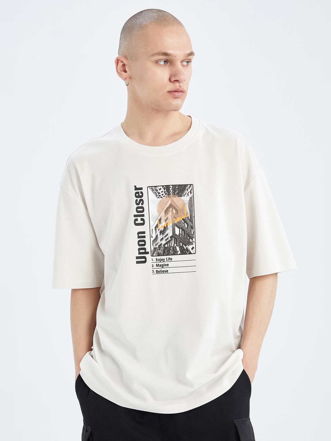 

DeFacto Graphic Printed Drop Shoulder Pure Cotton T-shirt, Off white