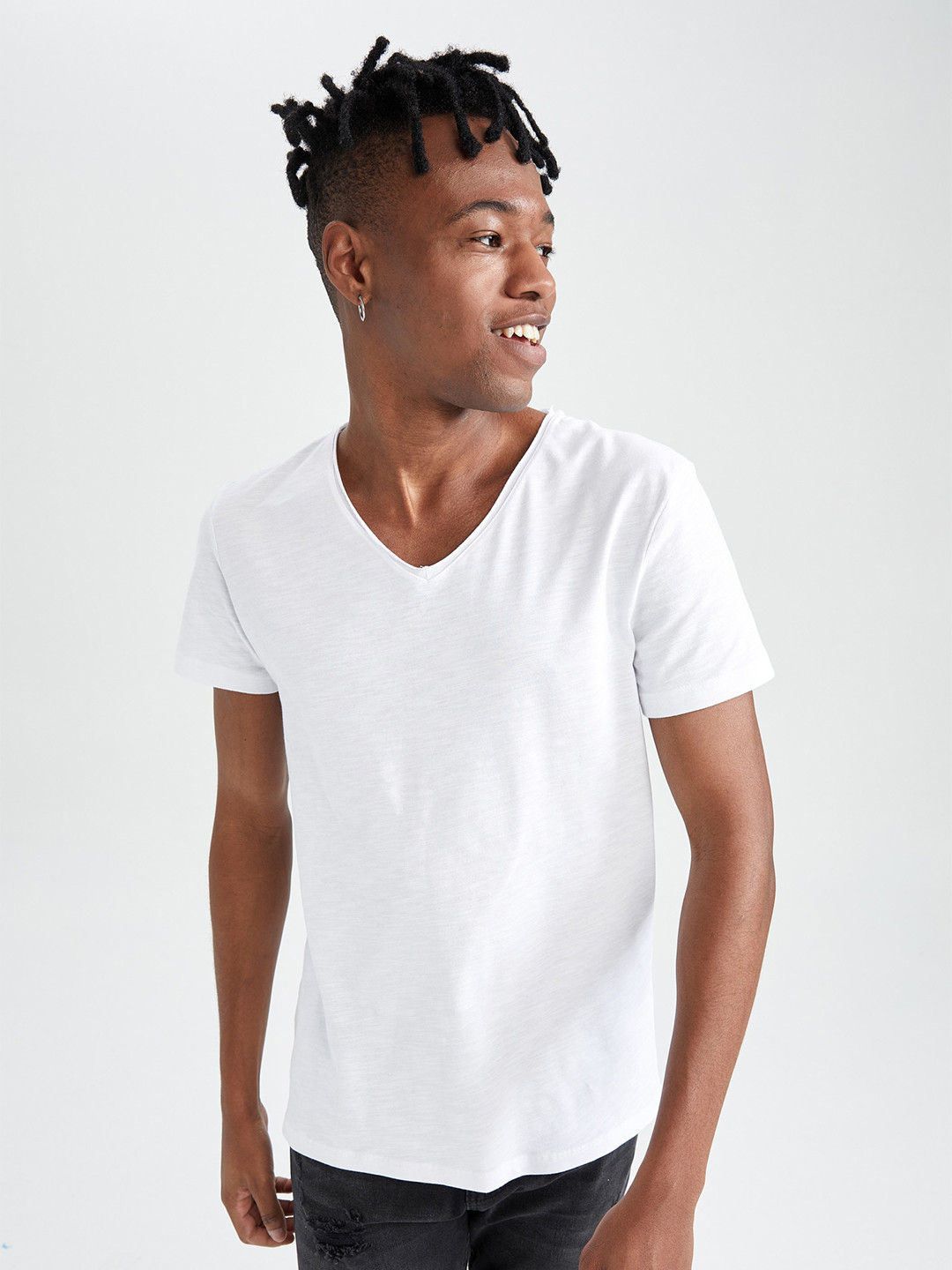 

DeFacto V-Neck Pure Cotton T-shirt, White
