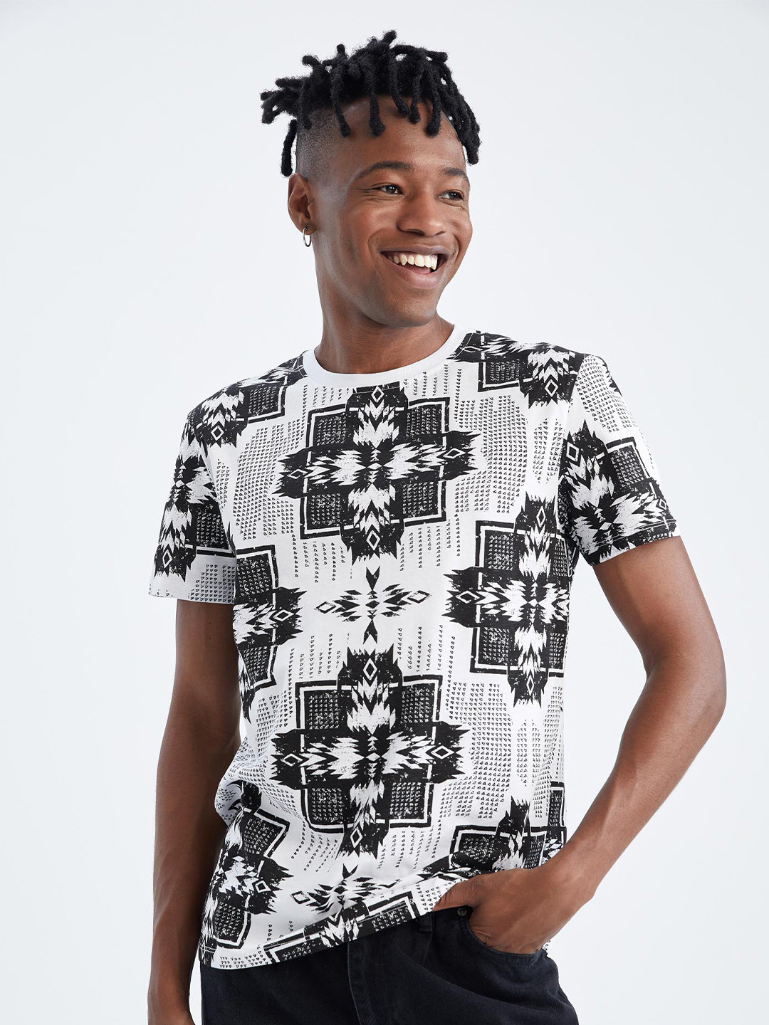 

DeFacto Men Printed Pure Cotton Monochrome T-shirt, White