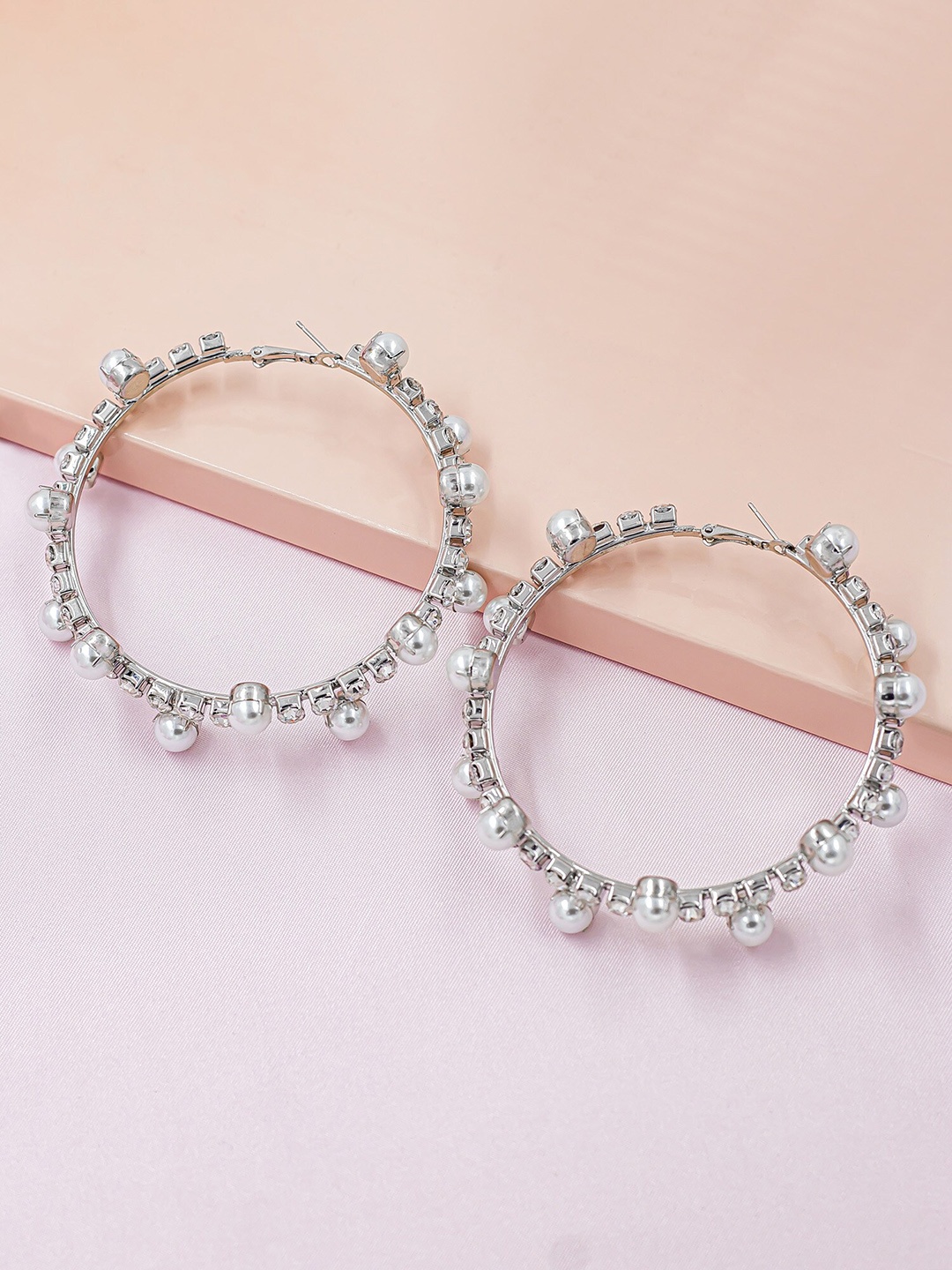 

Bellofox Silver-Plated Contemporary Pearls Hoop Earrings