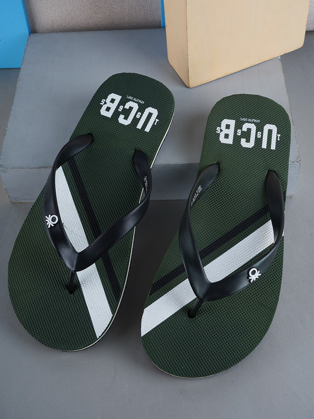 

United Colors of Benetton Men Printed Rubber Thong Flip-Flops, Olive
