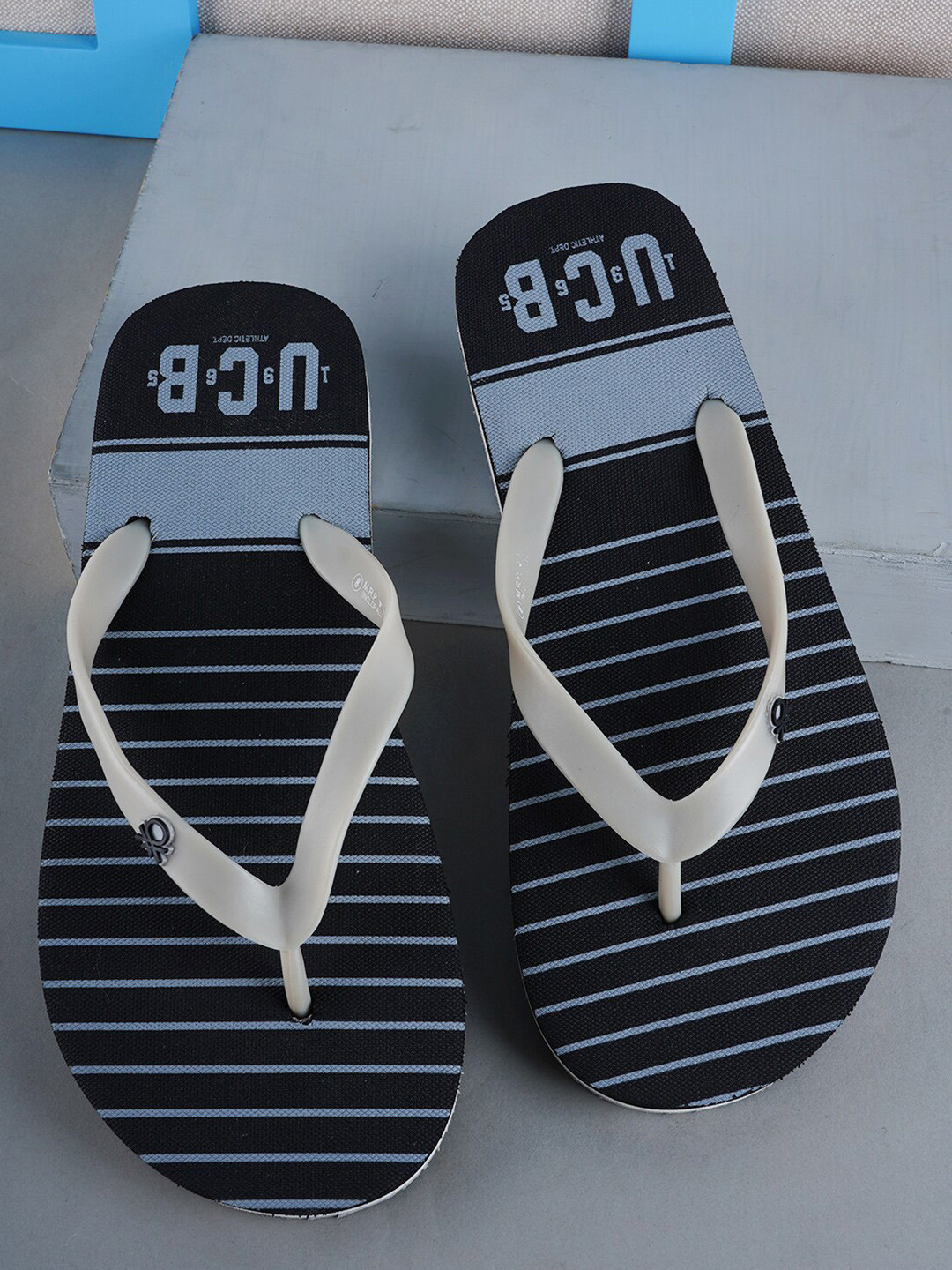

United Colors of Benetton Men Striped Rubber Thong Flip-Flops, Black