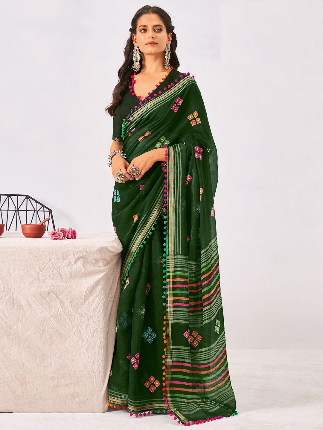 

Satrani Geometric Printed Zari Saree, Green