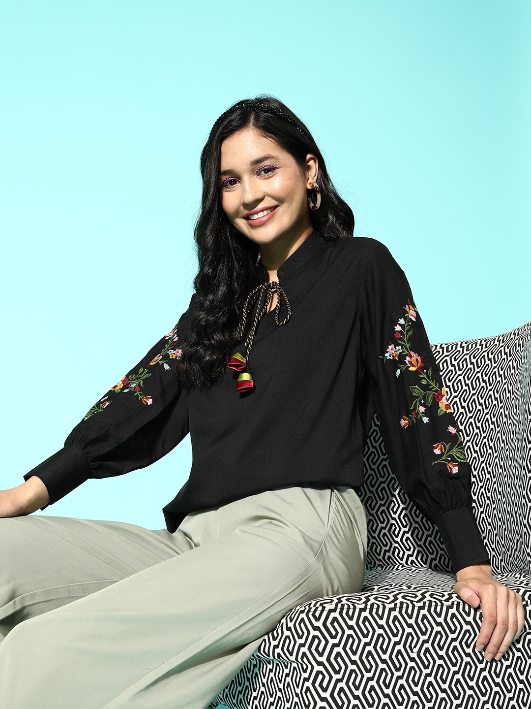 

Sangria Black & Green Floral Tie-Up Neck Crepe Top