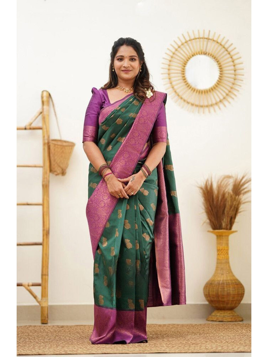

Wuxi Ethnic Motif Zari Pure Silk Banarasi Saree, Green
