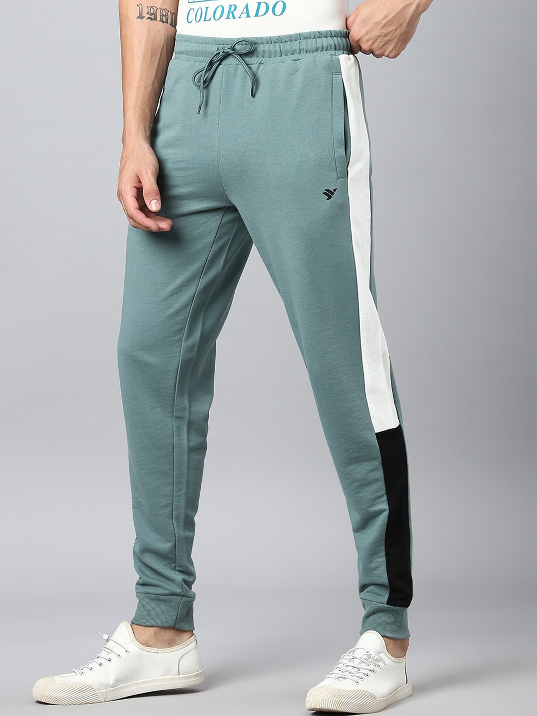 

Hubberholme Men Regular Fit Mid-Rise Joggers, Sea green