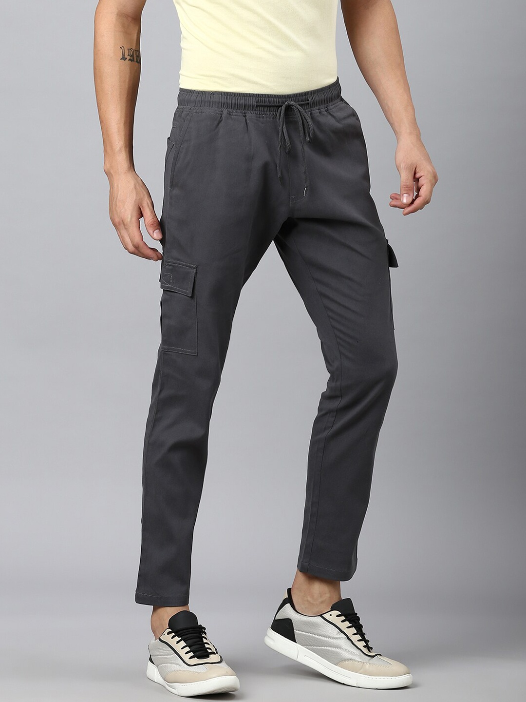 

Hubberholme Men Smart Easy Wash Mid-Rise Cargos, Charcoal