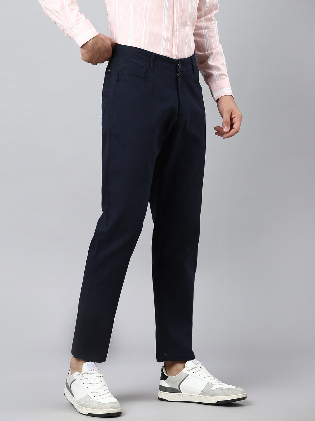 

Hubberholme Men Smart Tapered Fit Easy Wash Mid-Rise Trousers, Navy blue