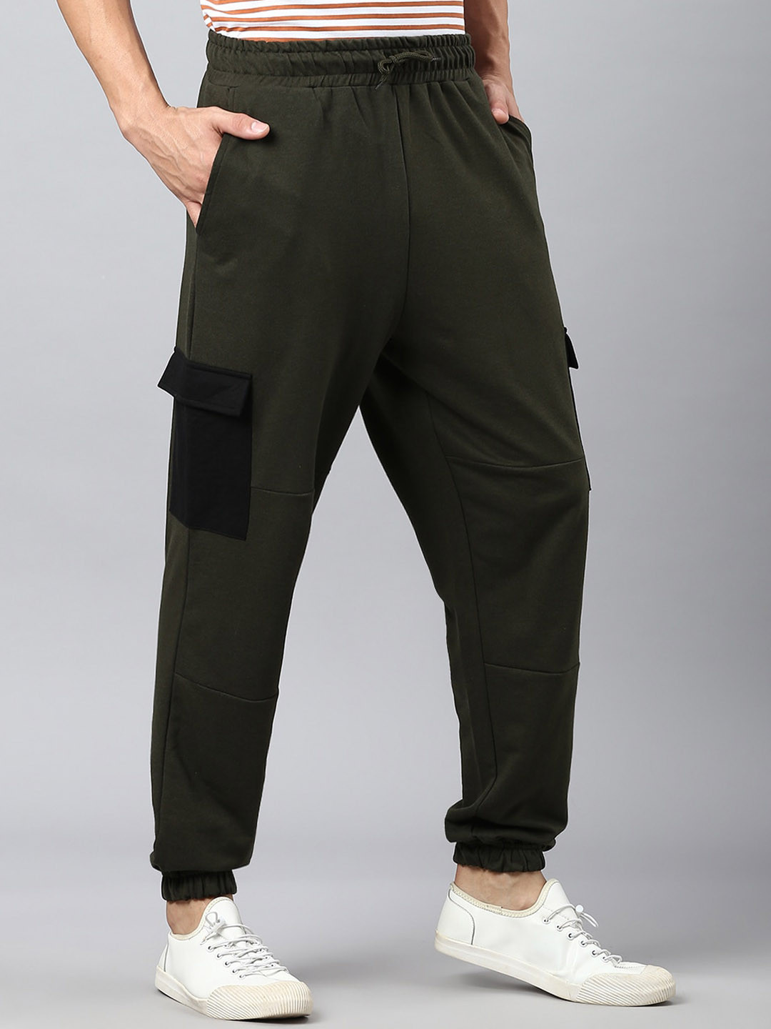 

Hubberholme Men Relaxed Fit Mid-Rise Cargo Joggers, Olive
