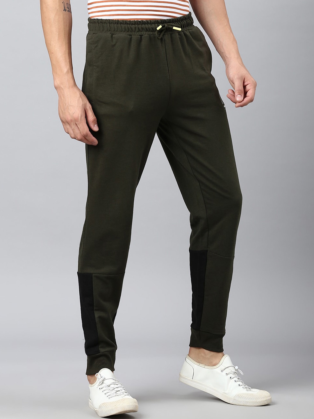 

Hubberholme Men Regular Fit Mid-Rise Joggers, Olive